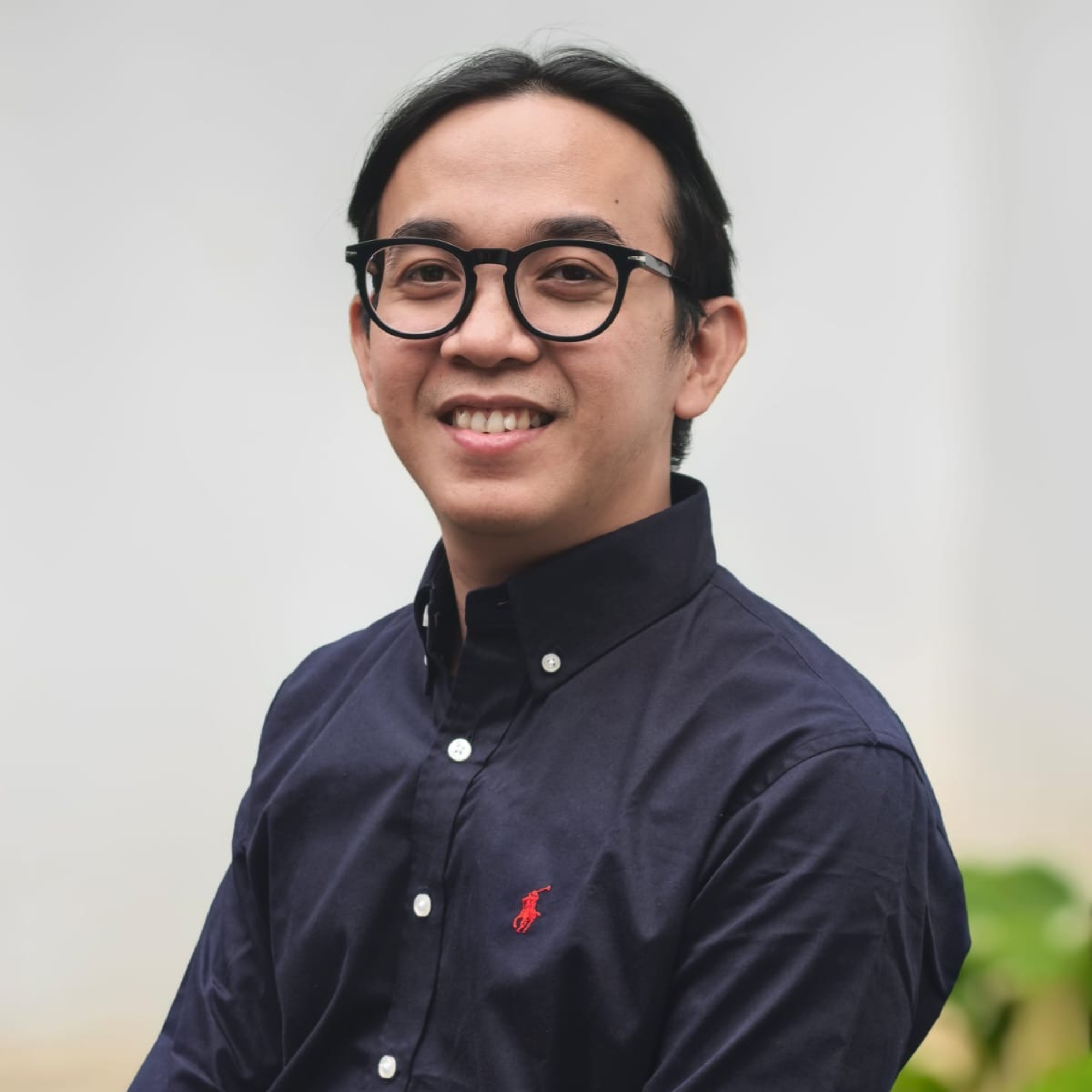 ID- Leo_EI Headshot.jpg