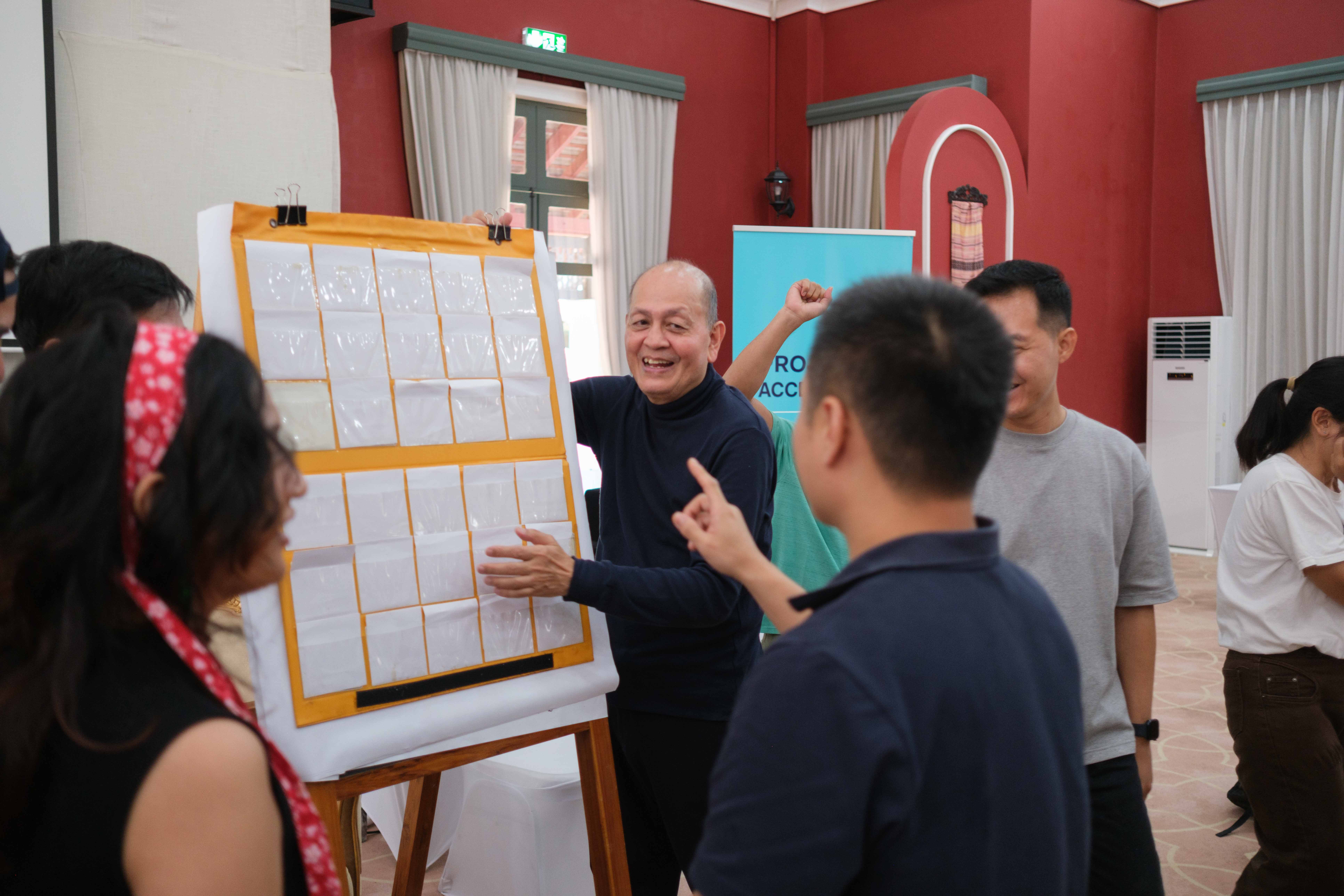 Jojo Fresnedi demonstrating the leadership exercise to the fellows