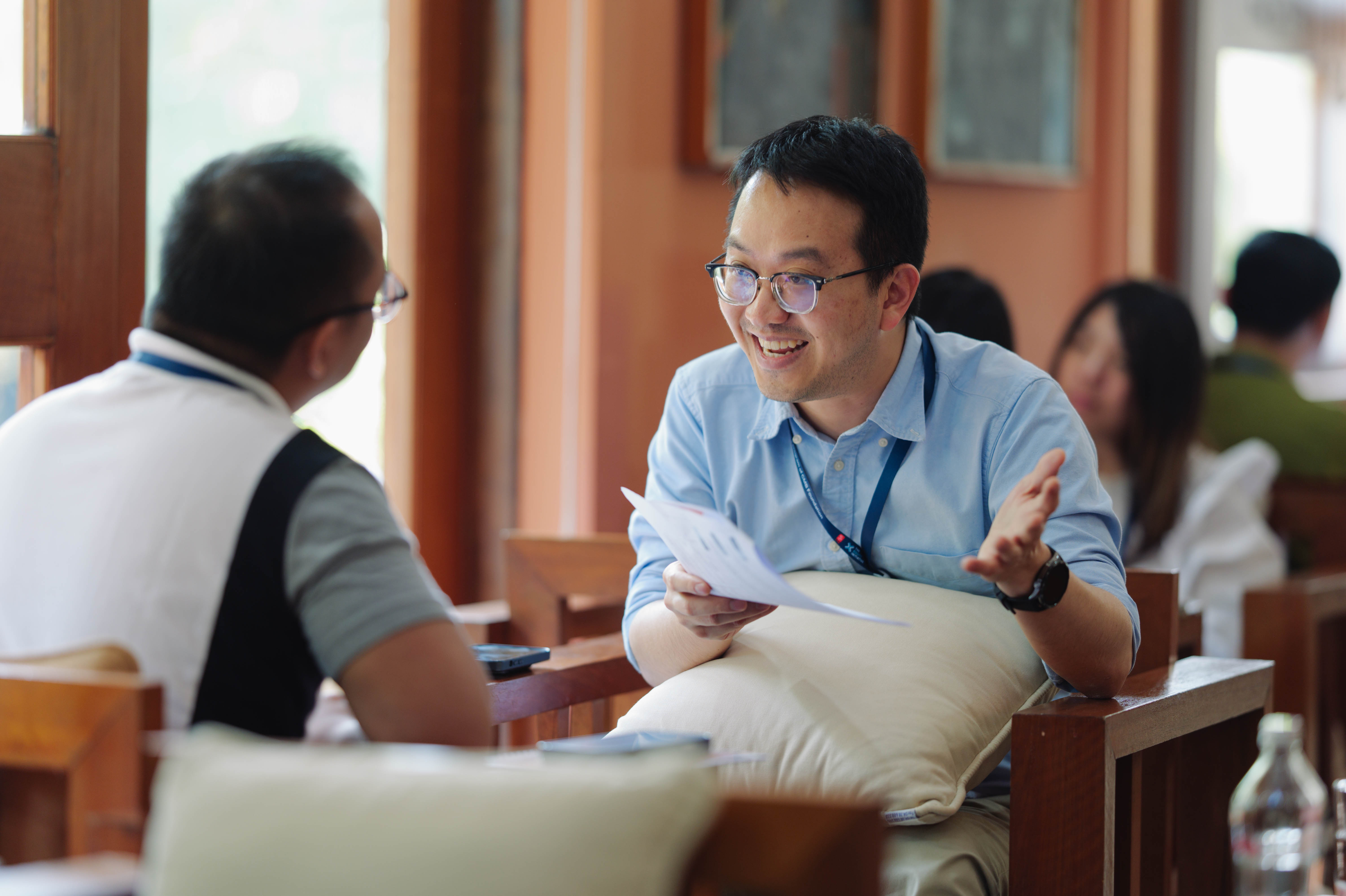 Thanasak Thumbuntu (2026, Thailand) (right) and Lee Yarcia (2026, Philippines) (left) practicing peer mentoring.